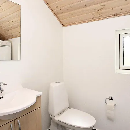 Дом отдыха Four-bedroom Holiday In Hojslev 4