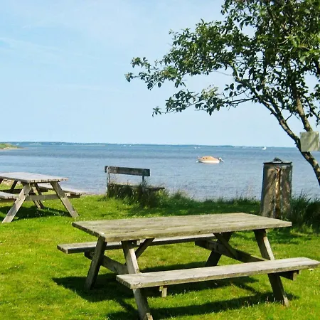 Дом отдыха Four-bedroom Holiday In Hojslev 4 *