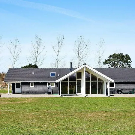 Дом отдыха Four-bedroom Holiday In Hojslev 4